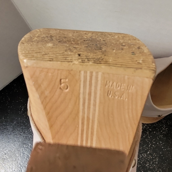 Luichiny White Leather Wood Platform Heels - Picture 8 of 9